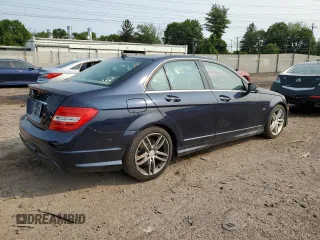 2012 Mercedes-Benz C 250 Sport z VIN WDDGF4HB2CR240408, wystawiony jako Copart lot #60295295 z przebiegiem 206 088 mil mil oraz Czysty tytuł • Clean title. Historia ofert i sprzedaży dostępna na DreamBid. Obrazek 3.
