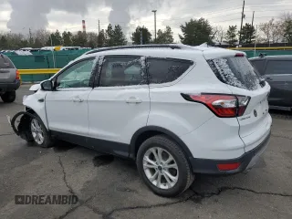 2018 Ford Escape SE z VIN 1FMCU9GD5JUB12877, wystawiony jako Copart lot #51973295 z przebiegiem 121 698 mil mil oraz Szkoda całkowita • Salvage title. Historia ofert i sprzedaży dostępna na DreamBid. Obrazek 2.