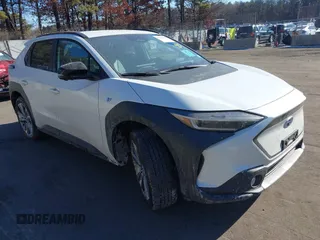 2024 Subaru Solterra Premium z VIN JTMABABA0RA072947, wystawiony jako IAAI lot #41426626 z przebiegiem 2 527 mil mil oraz . Historia ofert i sprzedaży dostępna na DreamBid. Obrazek 1.