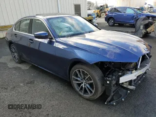 2019 BMW 3 Series 330i xDrive with VIN WBA5R7C50KAJ80327, listed as a Copart auction lot 69148042 with 32,805 mi miles. Bid and sale history available at carsss.com. Image 4.
