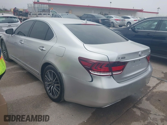 2013 Lexus LS 460 z VIN JTHCL5EF7D5017562, wystawiony jako IAAI lot #41740892 z przebiegiem 165 561 mil mil oraz . Historia ofert i sprzedaży dostępna na DreamBid. Obrazek 3.