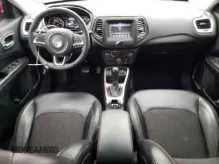 2019 Jeep Compass Latitude z VIN 3C4NJCBBXKT615468, wystawiony jako Copart lot #57355845 z przebiegiem 74 164 mil mil oraz Szkoda całkowita • Salvage title. Historia ofert i sprzedaży dostępna na DreamBid. Obrazek 8.