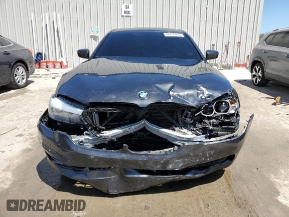 2018 BMW 5 Series 530i xDrive z VIN WBAJA7C50JG909279, wystawiony jako Copart lot #56416235 z przebiegiem Nie podano mil oraz Nie do naprawy • Non repairable. Historia ofert i sprzedaży dostępna na DreamBid. Obrazek 5.
