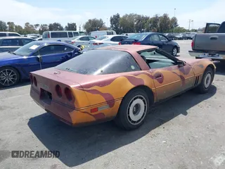 1984 Chevrolet Corvette z VIN 1G1AY0780E5114446, wystawiony jako IAAI lot #42290916 z przebiegiem 57 927 mil mil oraz . Historia ofert i sprzedaży dostępna na DreamBid. Obrazek 4.