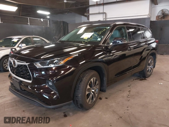 2021 Toyota Highlander XLE with VIN 5TDHZRBH1MS106203, listed as a IAAI auction lot 42645027 with 59,172 mi miles and . Bid and sale history available at DreamBid. Image 17.