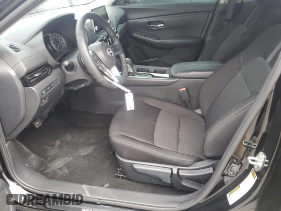 2024 Nissan Sentra SV z VIN 3N1AB8CV1RY373655, wystawiony jako Copart lot #54616025 z przebiegiem 10 696 mil mil oraz Szkoda całkowita • Salvage title. Historia ofert i sprzedaży dostępna na DreamBid. Obrazek 7.