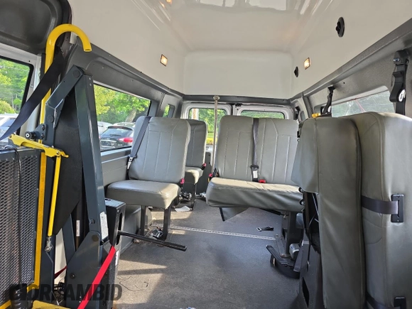 2014 Ford Econoline Cargo Commercial z VIN 1FTNS2EWXEDA97118, wystawiony jako Copart lot #61489445 z przebiegiem 79 271 mil mil oraz Czysty tytuł • Clean title. Historia ofert i sprzedaży dostępna na DreamBid. Obrazek 6.