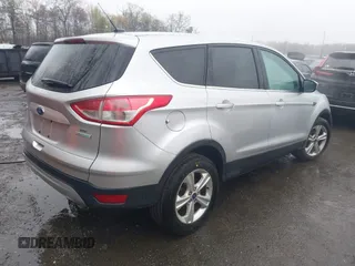 2013 Ford Escape SE with VIN 1FMCU0GX8DUD84074, listed as a IAAI auction lot 42003244 with 147,323 mi miles. Bid and sale history available at carsss.com. Image 4.