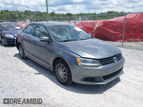 2013 Volkswagen Jetta SE z VIN 3VWDX7AJ8DM399267, wystawiony jako IAAI lot #42687598 z przebiegiem 137 271 mil mil oraz . Historia ofert i sprzedaży dostępna na DreamBid. Obrazek 1.