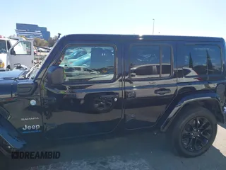 2024 Jeep Wrangler Sahara z VIN 1C4RJXP63RW192404, wystawiony jako IAAI lot #41720108 z przebiegiem 11 880 mil mil oraz . Historia ofert i sprzedaży dostępna na DreamBid. Obrazek 14.