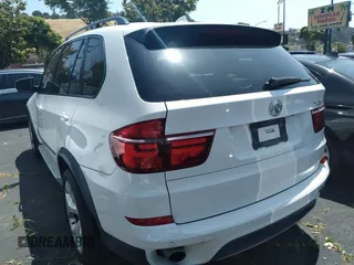 2011 BMW X5 35d z VIN 5UXZW0C59BL662592, wystawiony jako IAAI lot #42317116 z przebiegiem 93 848 mil mil oraz . Historia ofert i sprzedaży dostępna na DreamBid. Obrazek 3.