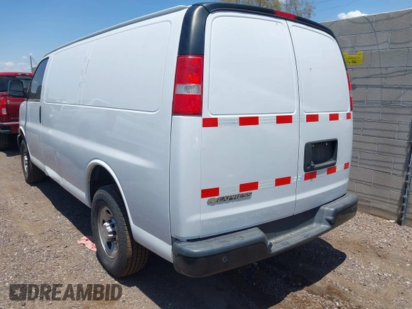 2021 Chevrolet Express Cargo z VIN 1GCWGAFP1M1235250, wystawiony jako IAAI lot #42678056 z przebiegiem 46 536 mil mil oraz . Historia ofert i sprzedaży dostępna na DreamBid. Obrazek 3.