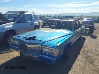 1992 Cadillac Brougham z VIN 1G6DW5472NR710091, wystawiony jako IAAI lot #41657138 z przebiegiem Nie podano mil oraz . Historia ofert i sprzedaży dostępna na DreamBid. Obrazek 2.