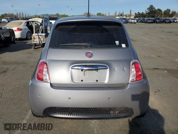 2016 FIAT 500e z VIN 3C3CFFGE9GT197803, wystawiony jako Copart lot #50646875 z przebiegiem 55 315 mil mil oraz Szkoda całkowita • Salvage title. Historia ofert i sprzedaży dostępna na DreamBid. Obrazek 6.