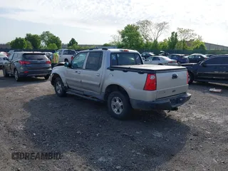 2004 Ford Explorer Sport Trac XLS z VIN 1FMZU77K94UA89637, wystawiony jako IAAI lot #42133712 z przebiegiem 174 293 mil mil oraz . Historia ofert i sprzedaży dostępna na DreamBid. Obrazek 3.