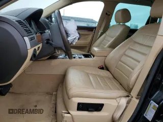2008 Volkswagen Touareg V6 z VIN WVGLE77L28D026719, wystawiony jako Copart lot #48539225 z przebiegiem Nie podano mil oraz Szkoda całkowita • Salvage title. Historia ofert i sprzedaży dostępna na DreamBid. Obrazek 7.