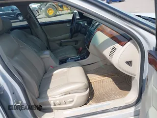 2007 Cadillac DTS Luxury I z VIN 1G6KD57Y07U154820, wystawiony jako IAAI lot #42393655 z przebiegiem 218 477 mil mil oraz . Historia ofert i sprzedaży dostępna na DreamBid. Obrazek 5.