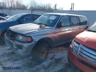 2001 Mitsubishi Montero Sport ES with VIN JA4MT21H91P037463, listed as a IAAI auction lot 41463766 with 147,952 mi miles. Bid and sale history available at carsss.com. Image 2.