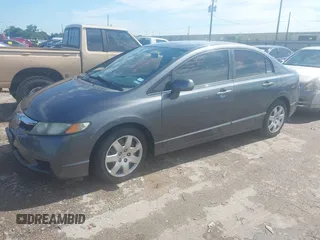 2009 Honda Civic LX z VIN 19XFA16589E035406, wystawiony jako IAAI lot #42361061 z przebiegiem 95 487 mil mil oraz . Historia ofert i sprzedaży dostępna na DreamBid. Obrazek 2.