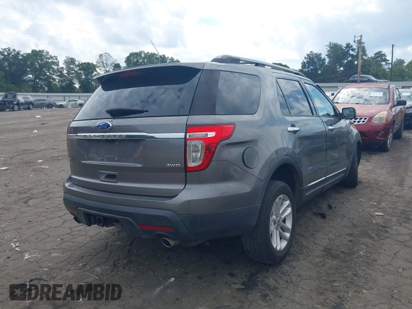 2011 Ford Explorer XLT with VIN 1FMHK8D84BGA33651, listed as a IAAI auction lot 40504832 with 174,066 mi miles and . Bid and sale history available at carsss.com. Image 4.