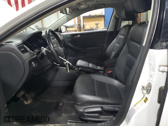 2016 Volkswagen Jetta SEL z VIN 3VWL07AJ1GM375705, wystawiony jako Copart lot #52502345 z przebiegiem 106 185 mil mil oraz Szkoda całkowita • Salvage title. Historia ofert i sprzedaży dostępna na DreamBid. Obrazek 7.