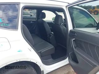 2022 Volkswagen Tiguan SE R-Line Black z VIN 3VVCB7AX8NM105497, wystawiony jako IAAI lot #42506294 z przebiegiem 29 821 mil mil oraz . Historia ofert i sprzedaży dostępna na DreamBid. Obrazek 8.