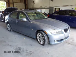 2011 BMW 3 Series 328i xDrive z VIN WBAPK7C53BF085633, wystawiony jako IAAI lot #39796568 z przebiegiem 123 725 mil mil oraz . Historia ofert i sprzedaży dostępna na DreamBid. Obrazek 1.