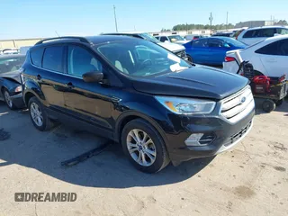 2018 Ford Escape SE z VIN 1FMCU9GDXJUA25511, wystawiony jako IAAI lot #41660423 z przebiegiem 47 711 mil mil oraz . Historia ofert i sprzedaży dostępna na DreamBid. Obrazek 1.