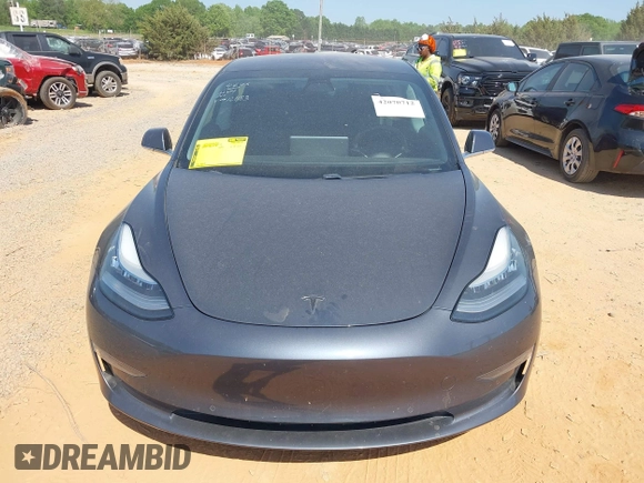 2018 Tesla Model 3 Long Range Battery z VIN 5YJ3E1EBXJF121183, wystawiony jako IAAI lot #42070712 z przebiegiem 71 823 mil mil oraz . Historia ofert i sprzedaży dostępna na DreamBid. Obrazek 12.
