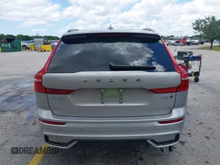 2024 Volvo XC60 Core Dark Theme z VIN YV4L12RK1R1908391, wystawiony jako IAAI lot #41212899 z przebiegiem 9083 mil mil oraz . Historia ofert i sprzedaży dostępna na DreamBid. Obrazek 16.