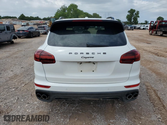 2017 Porsche Cayenne z VIN WP1AA2A22HKA92370, wystawiony jako Copart lot #61361295 z przebiegiem 86 204 mil mil oraz Szkoda całkowita • Salvage title. Historia ofert i sprzedaży dostępna na DreamBid. Obrazek 6.