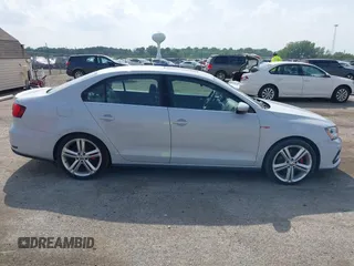 2017 Volkswagen Jetta GLI z VIN 3VW5T7AJ0HM338792, wystawiony jako IAAI lot #42285176 z przebiegiem 95 566 mil mil oraz . Historia ofert i sprzedaży dostępna na DreamBid. Obrazek 13.