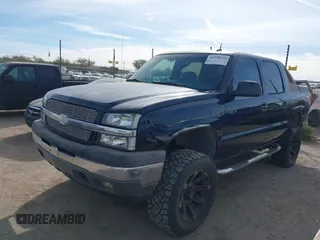 2005 Chevrolet Avalanche LS with VIN 3GNEC12Z85G100565, listed as a IAAI auction lot 41350279 with 198,030 mi miles and . Bid and sale history available at DreamBid. Image 2.