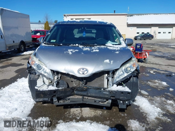 2017 Toyota Sienna LE Auto Access Seat with VIN 5TDKZ3DC1HS858686, listed as a IAAI auction lot 41632546 with 195,088 mi miles. Bid and sale history available at carsss.com. Image 13.