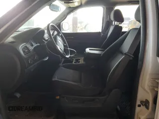 2010 Chevrolet Suburban LS z VIN 1GNUKHE37AR172317, wystawiony jako Copart lot #58264205 z przebiegiem 171 390 mil mil oraz Czysty tytuł • Clean title. Historia ofert i sprzedaży dostępna na DreamBid. Obrazek 7.