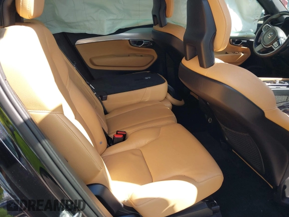 2017 Volvo XC90 Momentum with VIN YV4A22PK7H1110760, listed as a IAAI auction lot 41528500 with 97,610 mi miles. Bid and sale history available at carsss.com. Image 8.