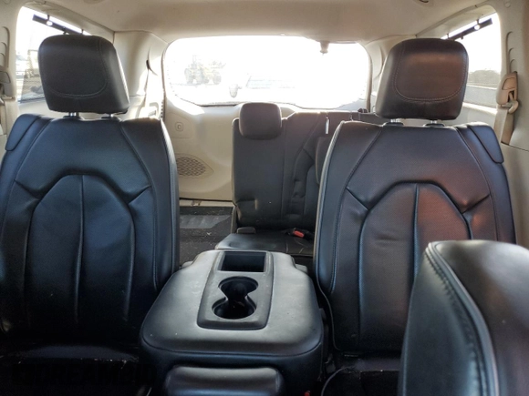2017 Chrysler Pacifica Limited z VIN 2C4RC1GG7HR851155, wystawiony jako Copart lot #52195685 z przebiegiem 83 060 mil mil oraz Szkoda całkowita • Salvage title. Historia ofert i sprzedaży dostępna na DreamBid. Obrazek 10.