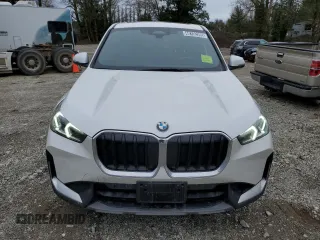 2024 BMW X1 xDrive28i with VIN WBX73EF02R5Z35243, listed as a Copart auction lot 48102395 with 26,094 mi miles and Clean Title. Bid and sale history available at carsss.com. Image 5.