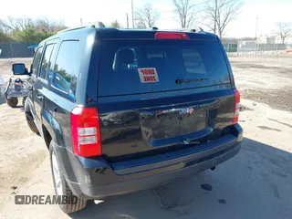 2015 Jeep Patriot Sport with VIN 1C4NJPBB8FD399932, listed as a IAAI auction lot 41935017 with 92,379 mi miles. Bid and sale history available at carsss.com. Image 3.