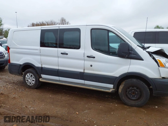 2018 Ford Transit z VIN 1FTYR1ZM6JKB17933, wystawiony jako IAAI lot #41777624 z przebiegiem 225 123 mil mil oraz . Historia ofert i sprzedaży dostępna na DreamBid. Obrazek 13.