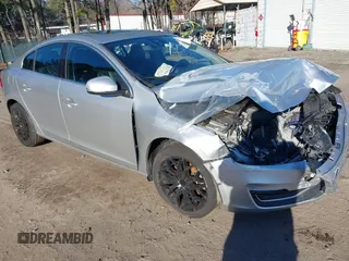 2016 Volvo S60 T5 Drive-E Premier z VIN YV126MFKXG1395519, wystawiony jako IAAI lot #41488969 z przebiegiem 109 130 mil mil oraz . Historia ofert i sprzedaży dostępna na DreamBid. Obrazek 1.