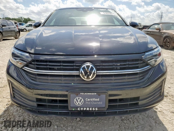2024 Volkswagen Jetta Sport z VIN 3VWBM7BUXRM044634, wystawiony jako Copart lot #63899615 z przebiegiem 7 586 mil mil oraz Czysty tytuł • Clean title. Historia ofert i sprzedaży dostępna na DreamBid. Obrazek 5.