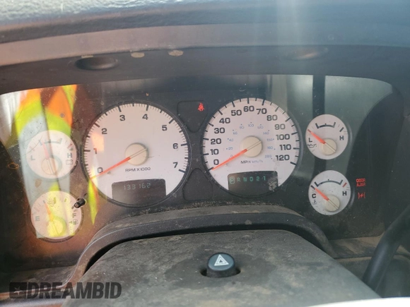 2004 Dodge 2500 SLT z VIN 1D7KU28D14J182331, wystawiony jako Copart lot #60314535 z przebiegiem 133 162 mil mil oraz Czysty tytuł • Clean title. Historia ofert i sprzedaży dostępna na DreamBid. Obrazek 9.