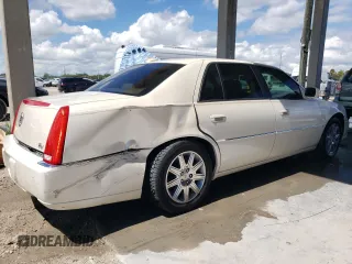 2009 Cadillac DTS 1SC z VIN 1G6KD57Y69U127768, wystawiony jako Copart lot #72415494 z przebiegiem 97 811 mil mil oraz Szkoda całkowita • Salvage title. Historia ofert i sprzedaży dostępna na DreamBid. Obrazek 3.