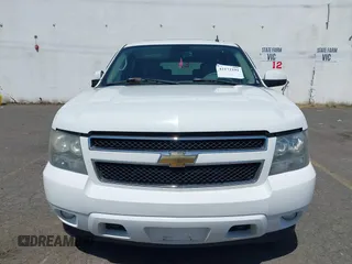 2007 Chevrolet Suburban LT with VIN 1GNFK16327J231618, listed as a IAAI auction lot 42172191 with 216,729 mi miles and . Bid and sale history available at DreamBid. Image 6.