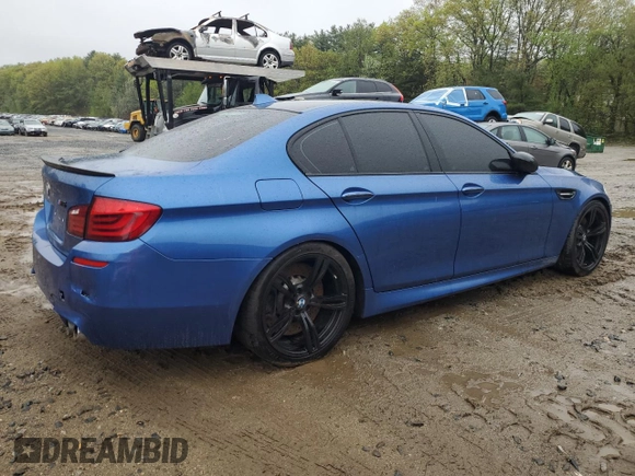 2013 BMW M5 z VIN WBSFV9C58DC772945, wystawiony jako Copart lot #55759565 z przebiegiem 78 125 mil mil oraz Tytuł czysty. Historia ofert i sprzedaży dostępna na DreamBid. Obrazek 3.