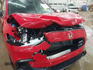 2024 Honda HR-V Sport z VIN 3CZRZ2H57RM748712, wystawiony jako IAAI lot #42113328 z przebiegiem 10 110 mil mil oraz . Historia ofert i sprzedaży dostępna na DreamBid. Obrazek 6.