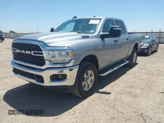 2023 Ram 2500 Big Horn z VIN 3C6UR5DL1PG654074, wystawiony jako IAAI lot #42255020 z przebiegiem 67 732 mil mil oraz . Historia ofert i sprzedaży dostępna na DreamBid. Obrazek 17.