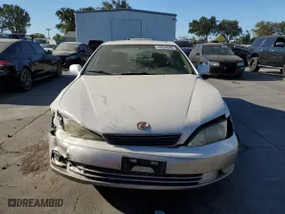 1998 Lexus ES 300 Luxury Sport Sdn with VIN JT8BF28G8W0095953, listed as a Copart auction lot 69954944 with 300,252 mi miles and Salvage Title. Bid and sale history available at carsss.com. Image 5.