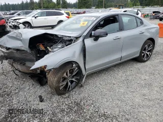 2024 Volvo S60 Plus Dark Theme z VIN 7JRL12TL7RG314648, wystawiony jako Copart lot #59439005 z przebiegiem Nie podano mil oraz Szkoda całkowita • Salvage title. Historia ofert i sprzedaży dostępna na DreamBid. Obrazek 1.